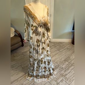 Look like an Angel in this luxurious maxi dress